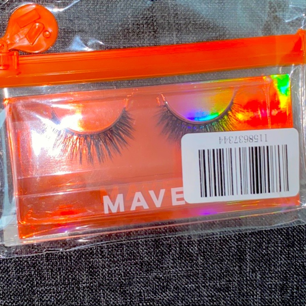 Lashes/Faux-Cils
